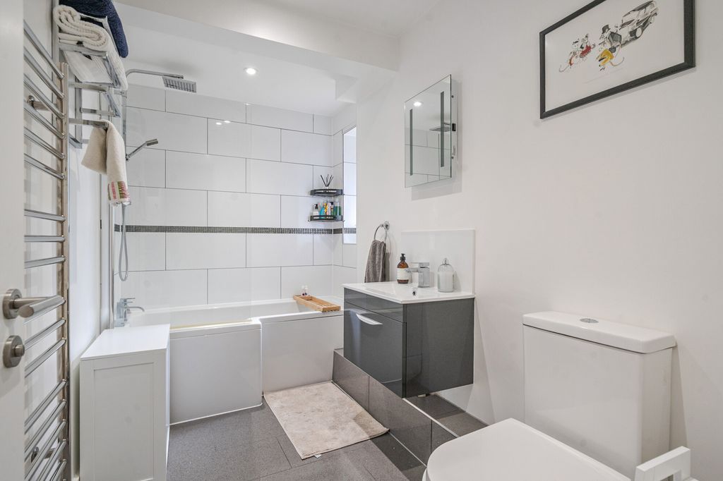 Additional image 13 of 4 bed detached bungalow for saleGoose Lane, Hook RG27