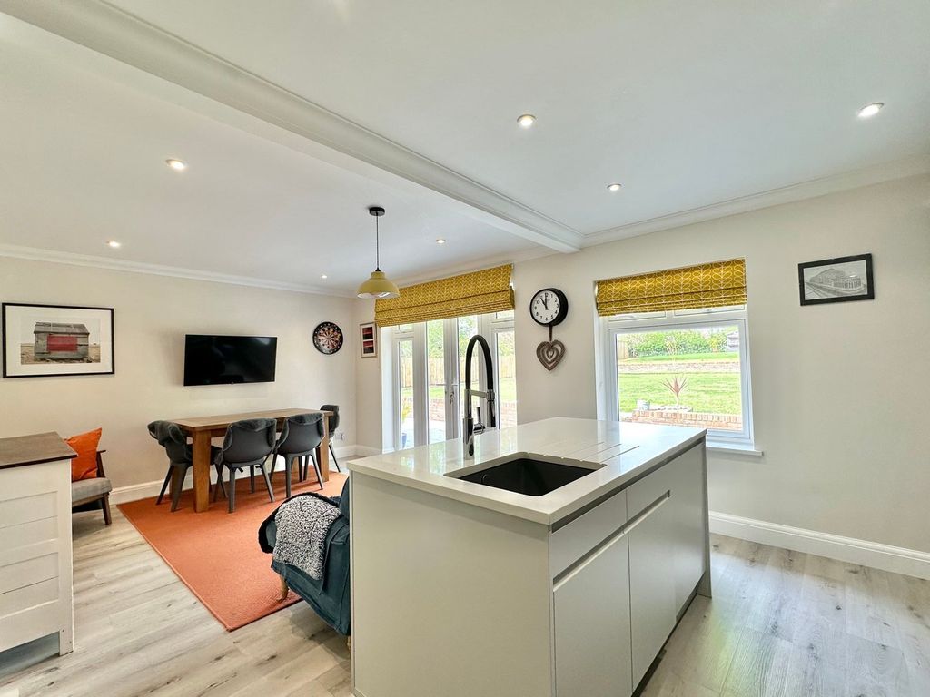 Property photo 3 of 34