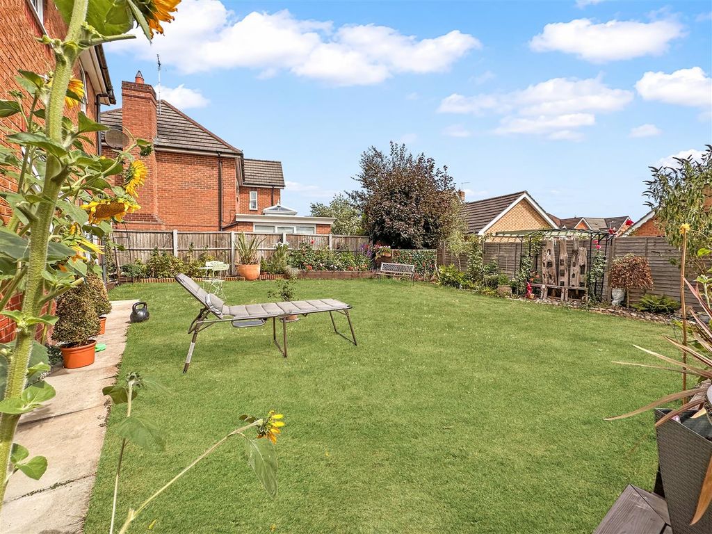 Property photo 3 of 24 Lovely Rear Garden 063