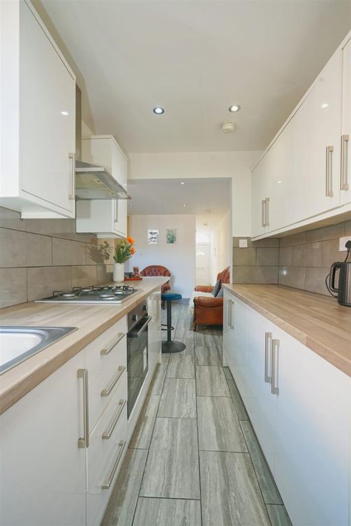 Property photo 2 of 16 A1c633B6-916B-4248-Aaea-075dc56F9A41.Jpg
