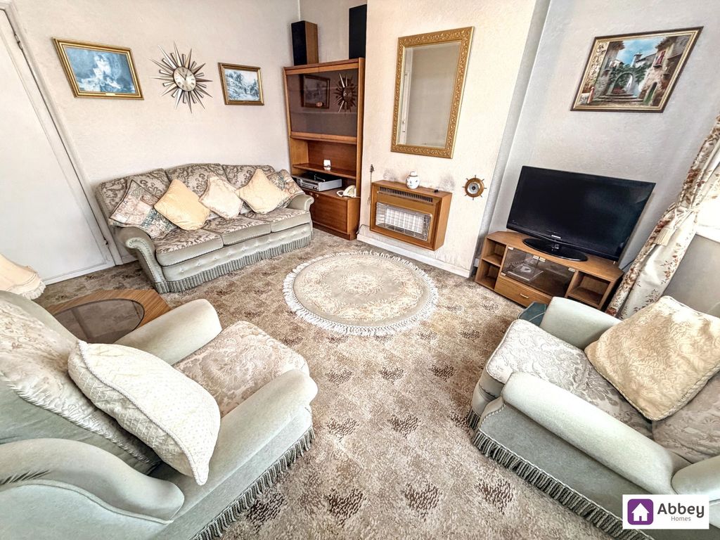 Property photo 3 of 11 Lounge