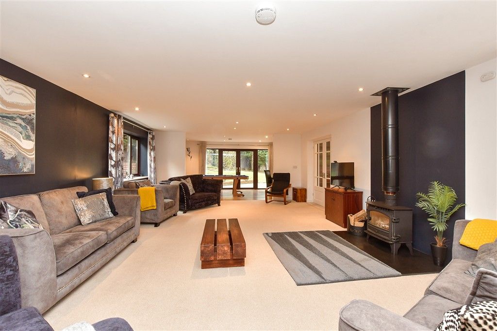 Property photo 3 of 30 Lounge