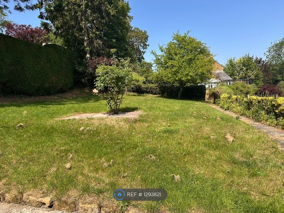 Property photo 2 of 11 Front Garden