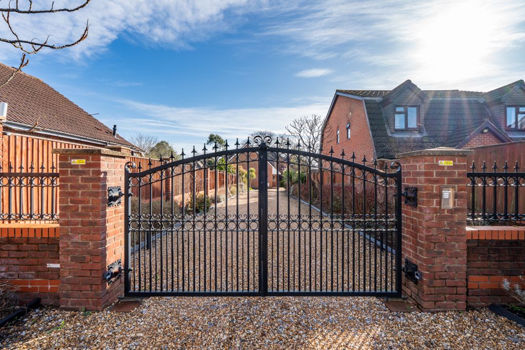 Property photo 2 of 17