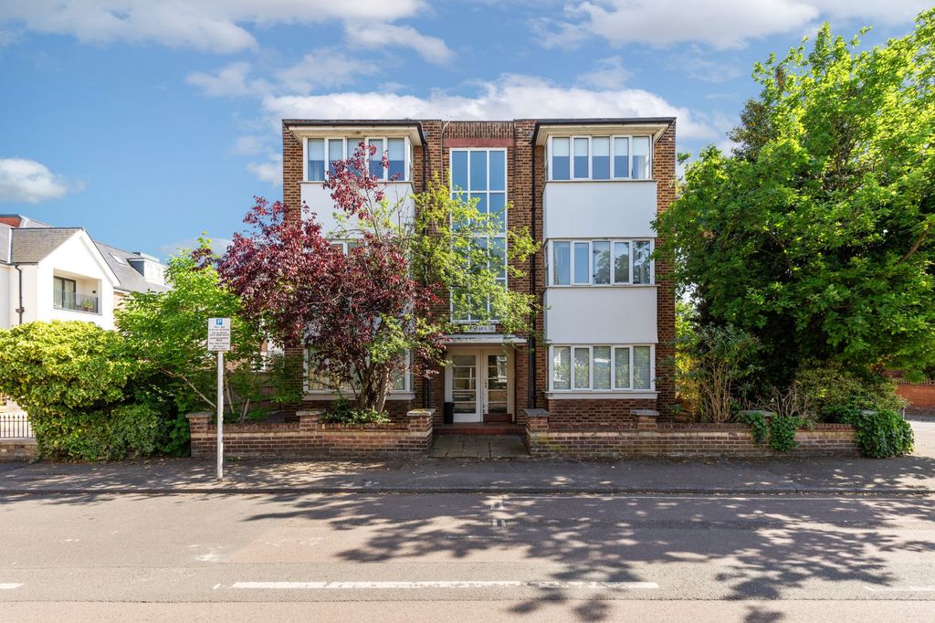 Property photo 1 of 59 Wick House, 10 Station Road, Hampton Wick, London Kt1 4Hf