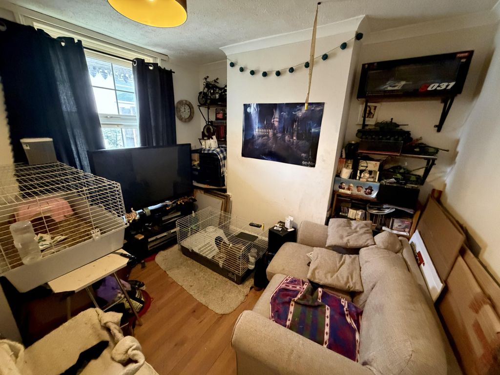 Property photo 2 of 11 Rr.Jpg
