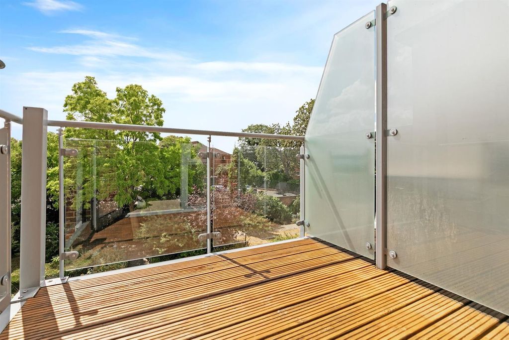 Property photo 3 of 26 12-Bdab35 Elles House -51-Medium.Jpg