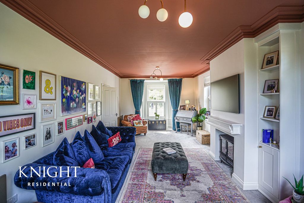 Property photo 2 of 37