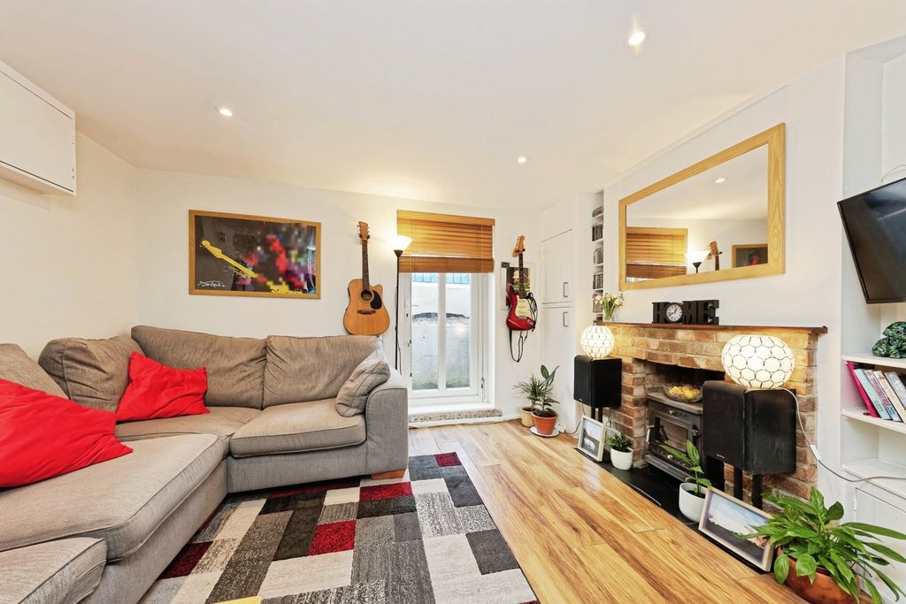 Property photo 2 of 16 Photo