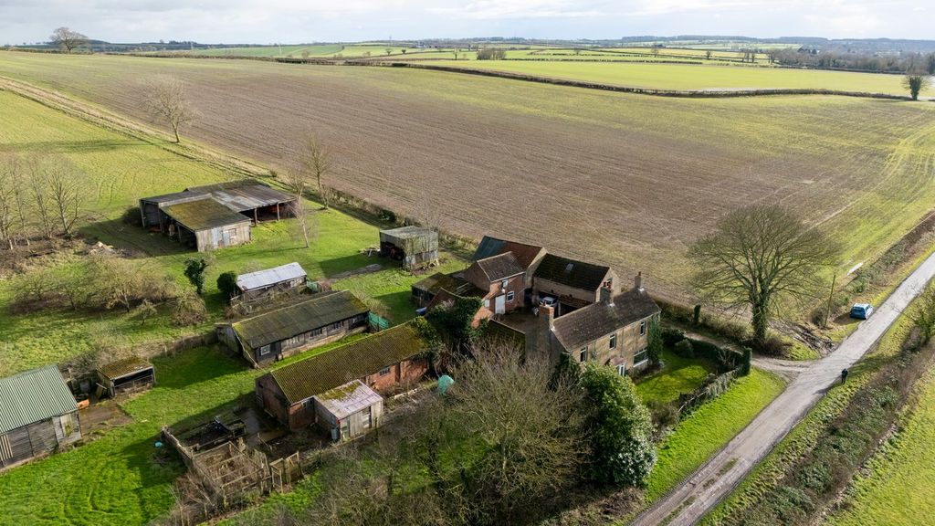 Property photo 2 of 21