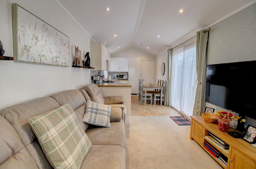 Property photo 3 of 8 Open Plan