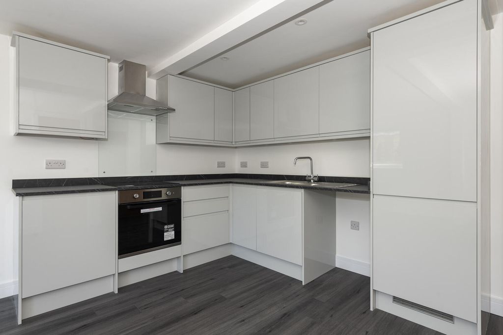 Property photo 2 of 8 Kitchen