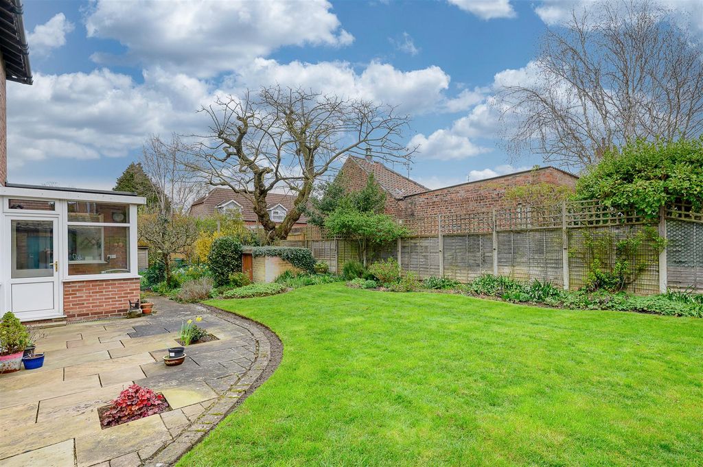 Property photo 2 of 26 Garden