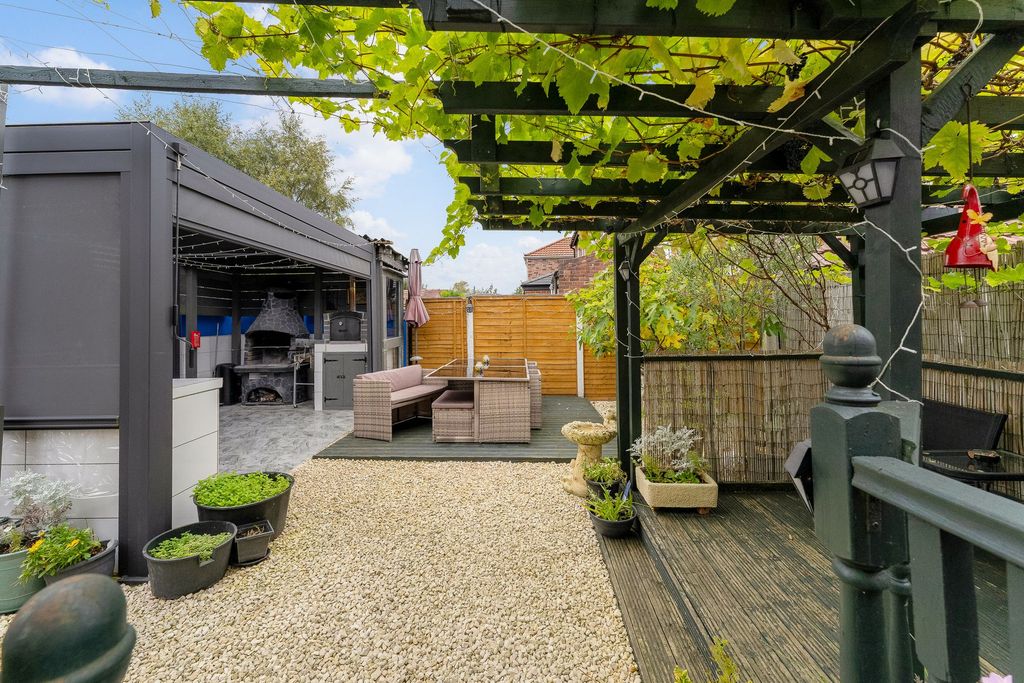 Property photo 2 of 25