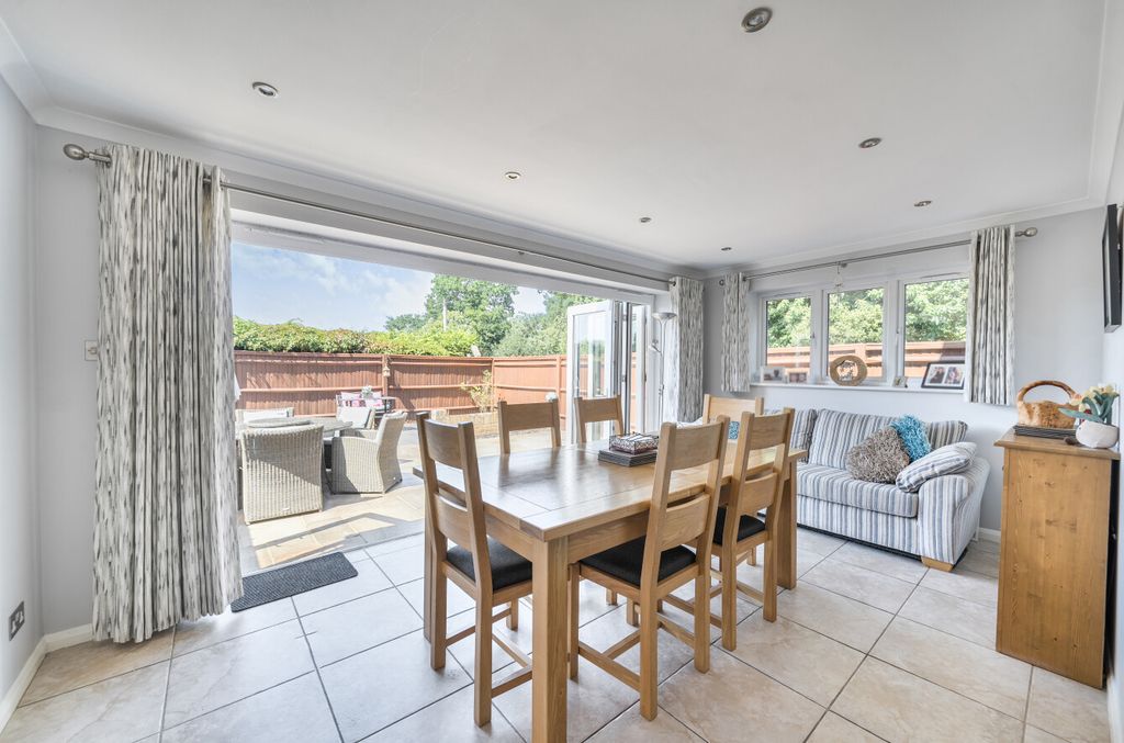 Property photo 3 of 15 1324779-2-6899De4...