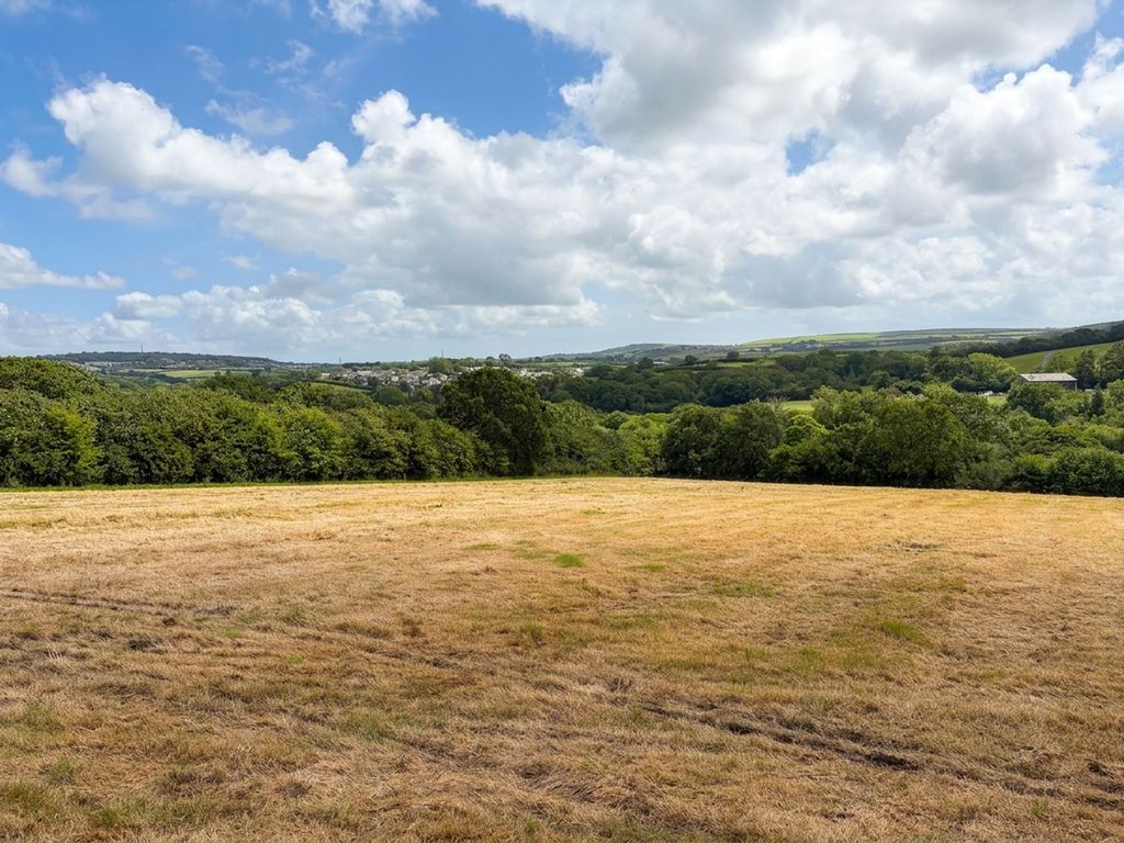 Property photo 2 of 36