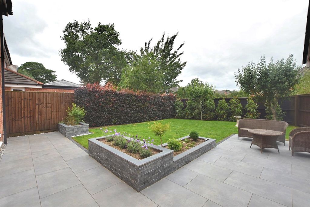 Property photo 3 of 21 Garden