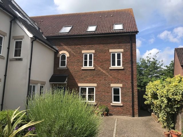 Property photo 1 of 11 Front