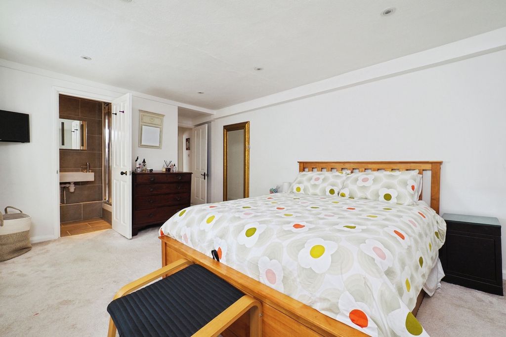 Property photo 3 of 22 Pbox-Img.Jpg
