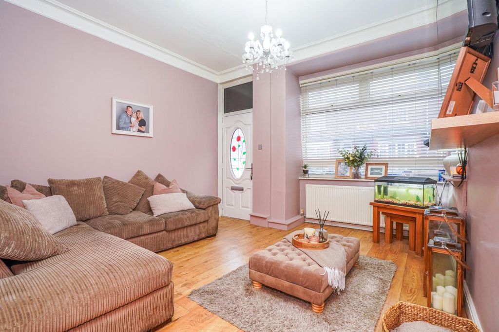 Property photo 2 of 28 54 Volta Street, Selby, Yo8 8Df_Dsc06116.Jpg