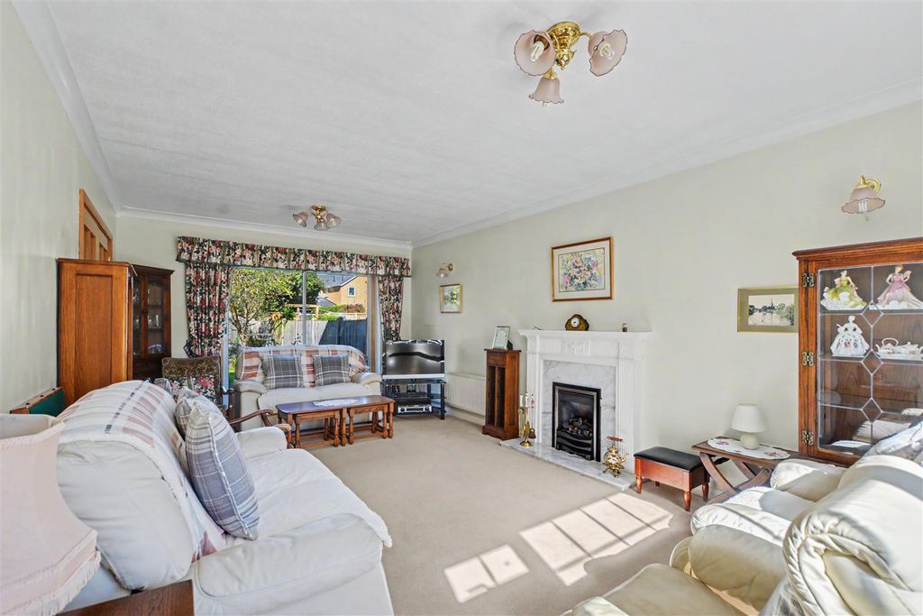 Property photo 3 of 22 Lounge_1.Jpeg