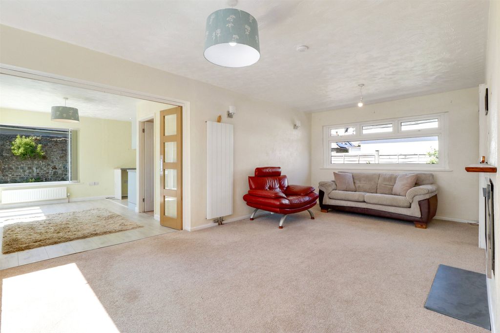 Property photo 2 of 28 Picture No. 21