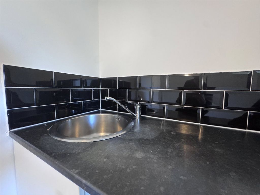 Property photo 3 of 9 3