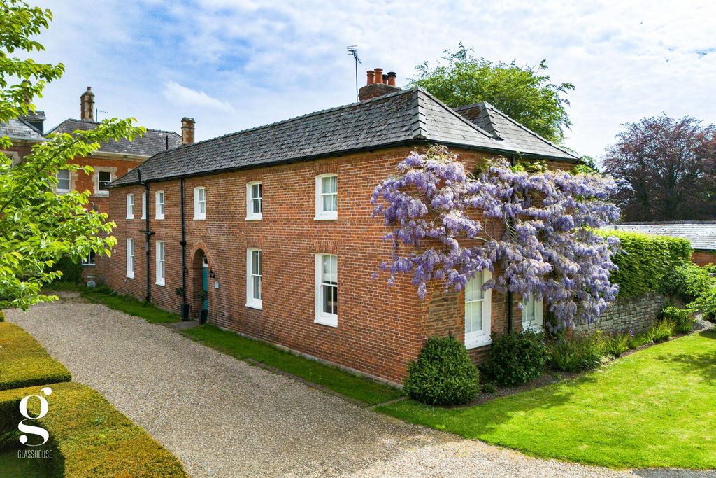 Property photo 1 of 52