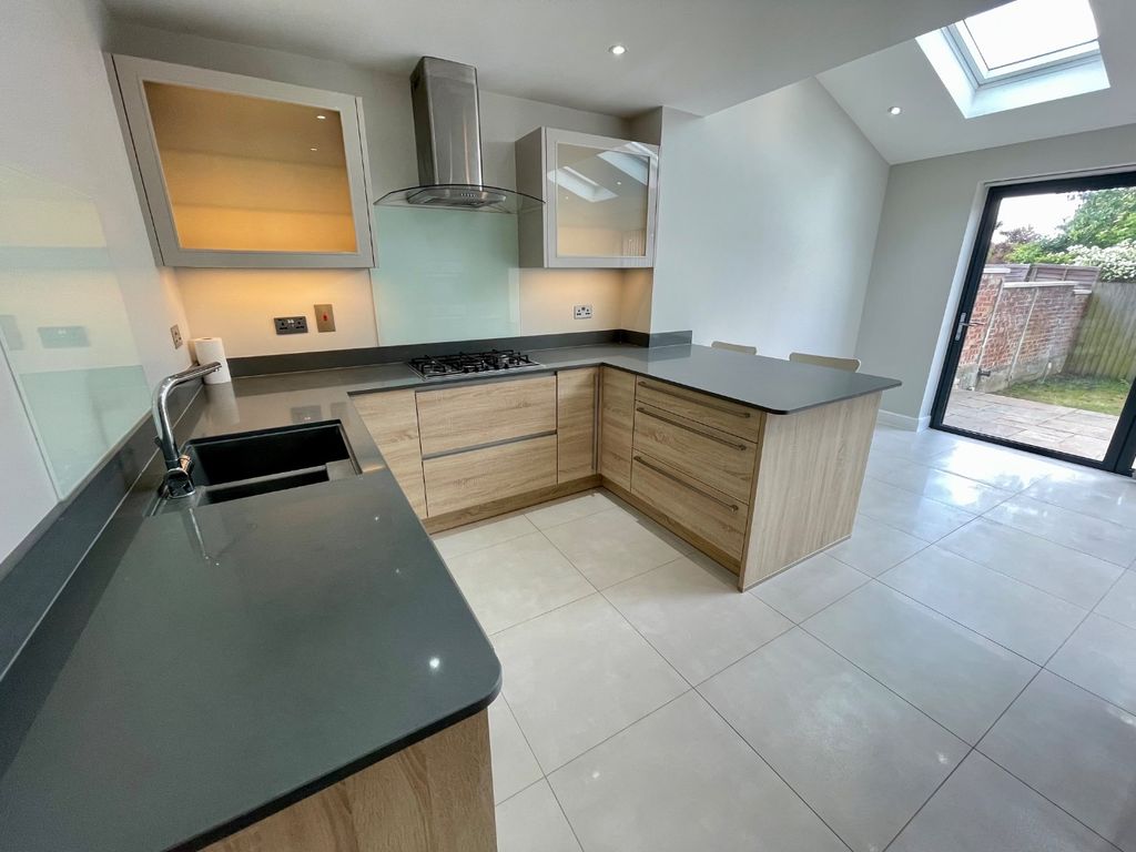 Property photo 2 of 15 4728022