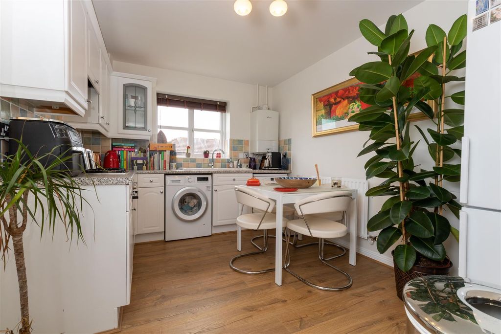 Property photo 3 of 18 Kitchen./Diner