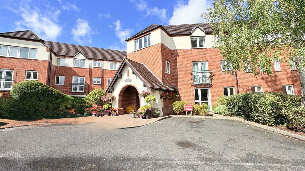 Property photo 1 of 12 Approach