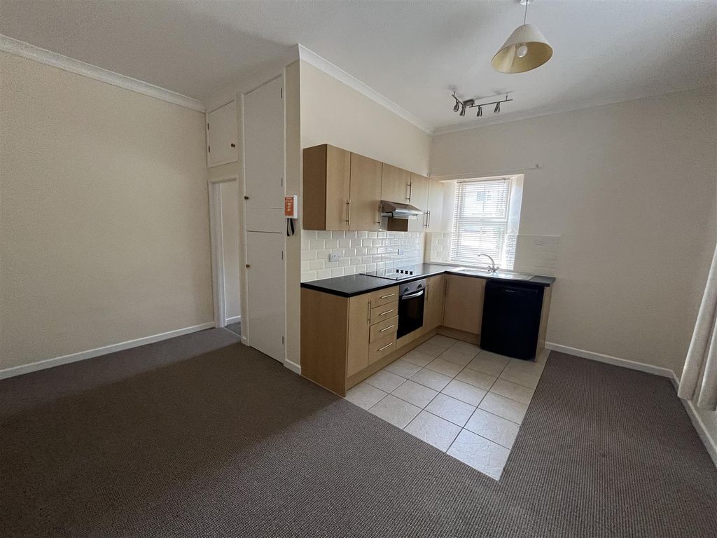 Property photo 2 of 5 Studio