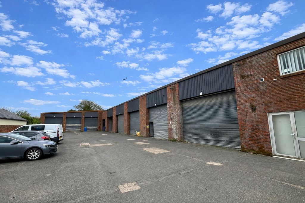 Property photo 3 of 14 57 High Street, Tetsworth 2.Png