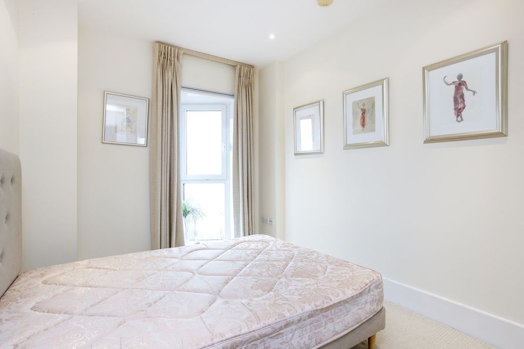 Property photo 3 of 10 55-Putney-Wharf-T...