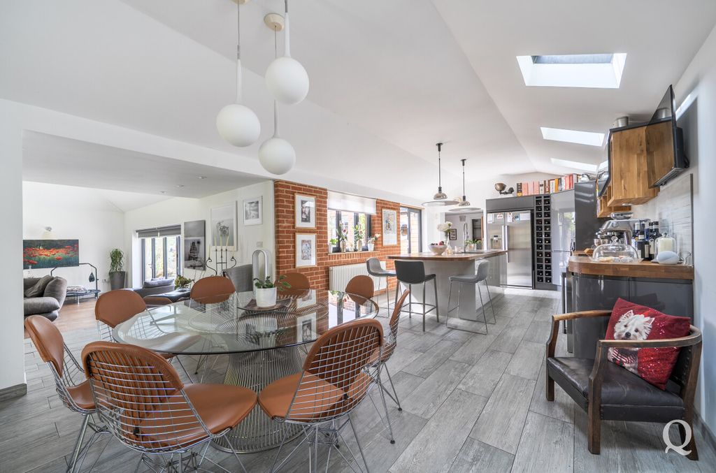 Property photo 2 of 37 Cebb3d5E-d40d-4E2...