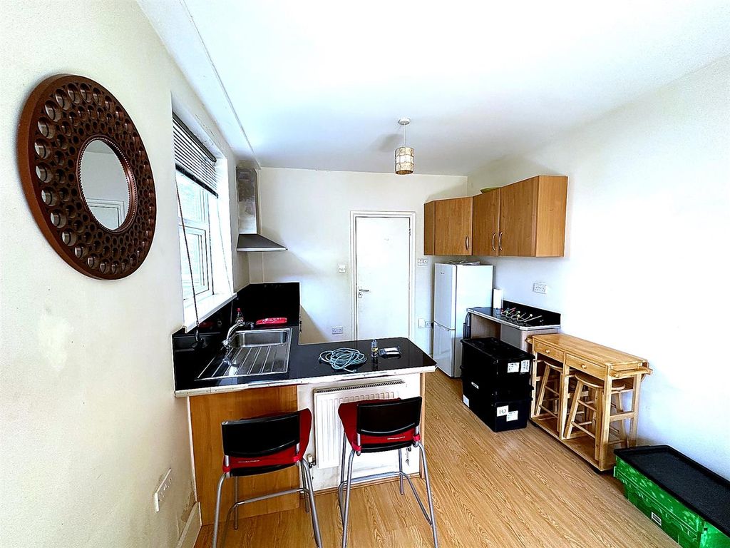 Property photo 3 of 10 Img_4811_Premium.Jpg