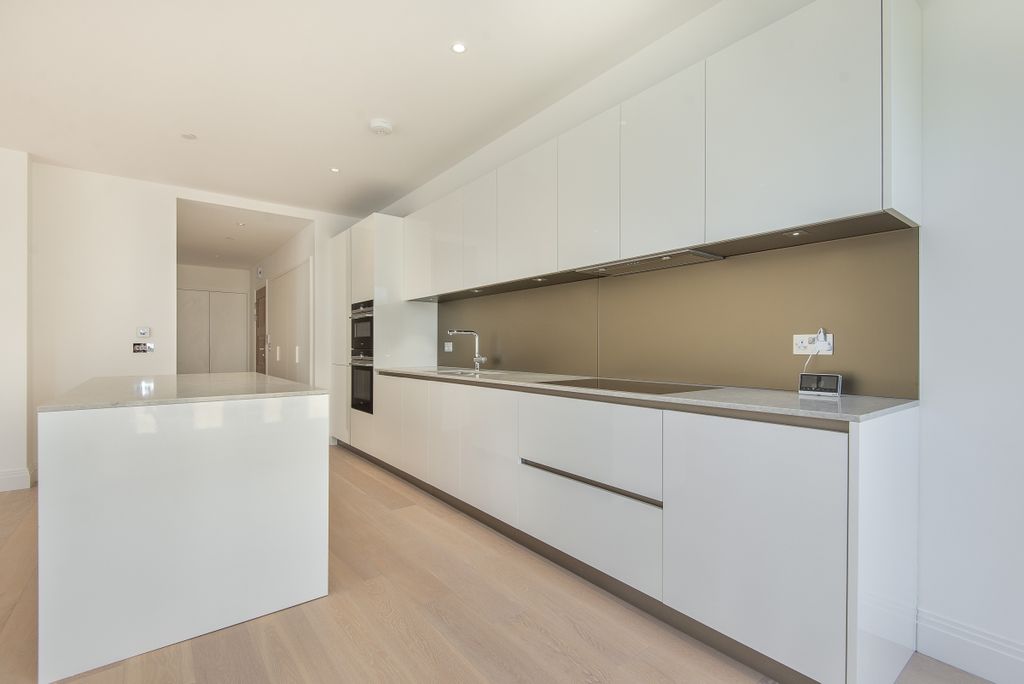 Property photo 3 of 12 31-Haymarket-Hous...