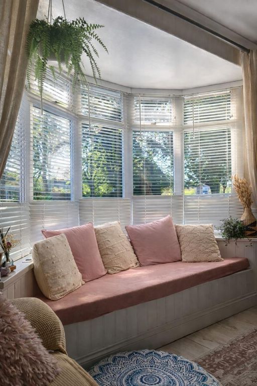 Property photo 3 of 11 Living Room