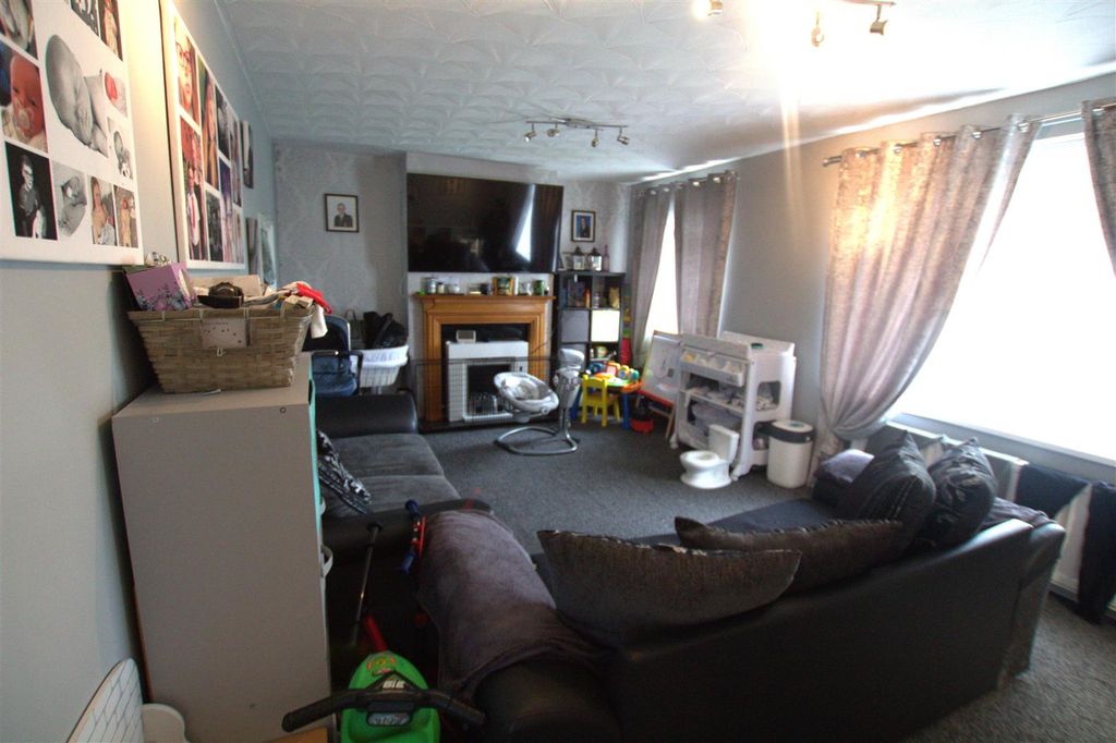 Property photo 2 of 7 Lounge.Jpg