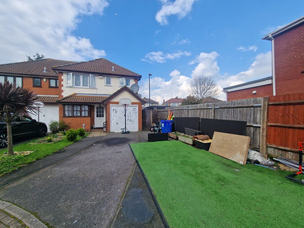 Property photo 1 of 13 Morley Crescent (2)