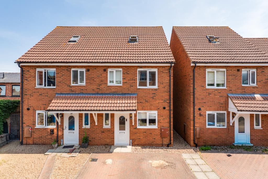 Property photo 1 of 21 39 High Street, Burton Latimer-21.Jpg