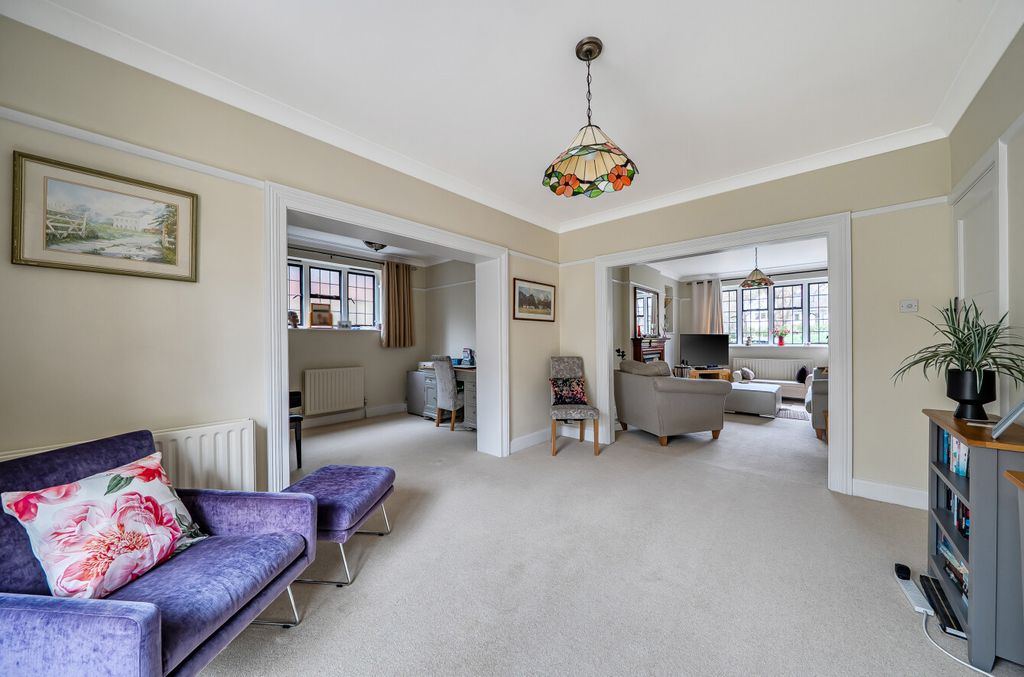 Property photo 3 of 22 1411331-6-698De73...