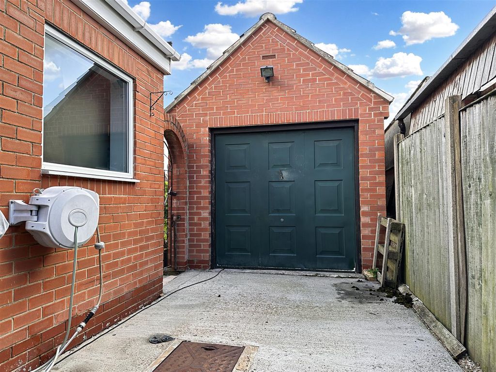 Property photo 3 of 13 Large Detached Garage 863