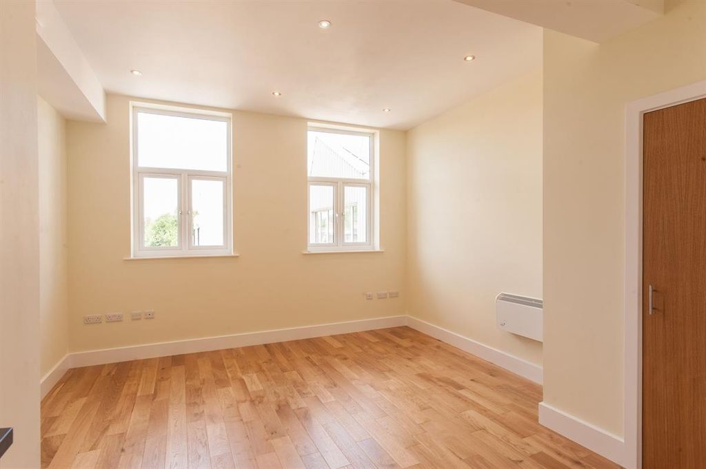 Property photo 2 of 8