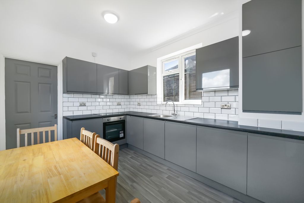 Property photo 2 of 6 2 St. Pauls Road - Qecblrb9Fb3Eseeae2T0