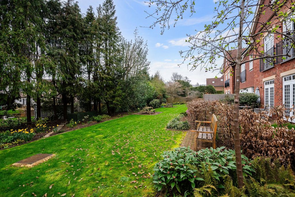 Additional image 14 of 2 bed flat for saleGresham Gardens, Oxted RH8