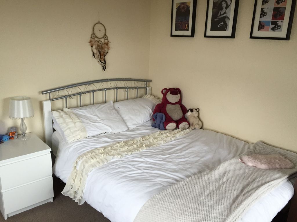 Property photo 1 of 6 Bedroom