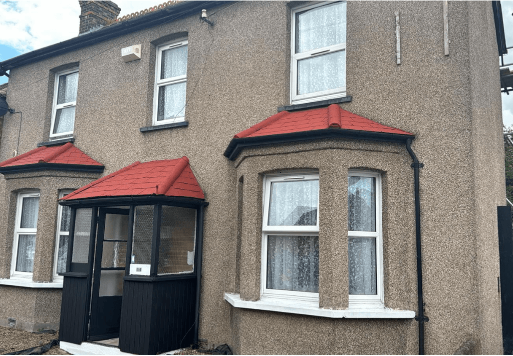 Property photo 1 of 9 4 Bed Detached House Available For Rent In Feltham