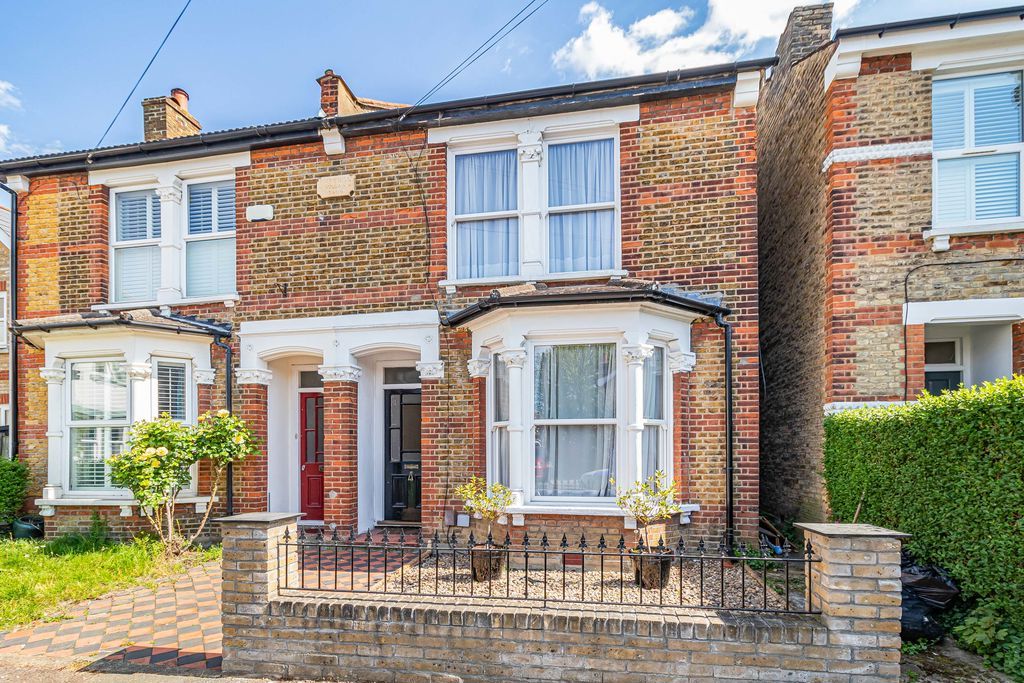 Property photo 1 of 17 External View