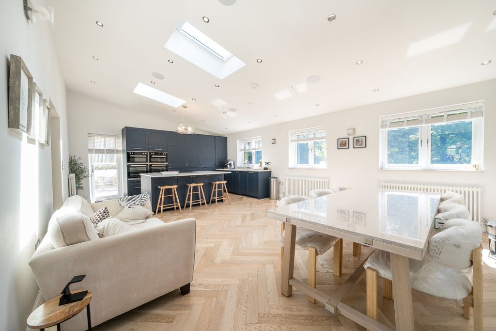 Property photo 2 of 16 1449543-21-69F3F9...